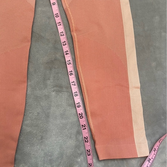 Lululemon Ebb to Train Tight Abstract Pink 21368 - Picture 6 of 13